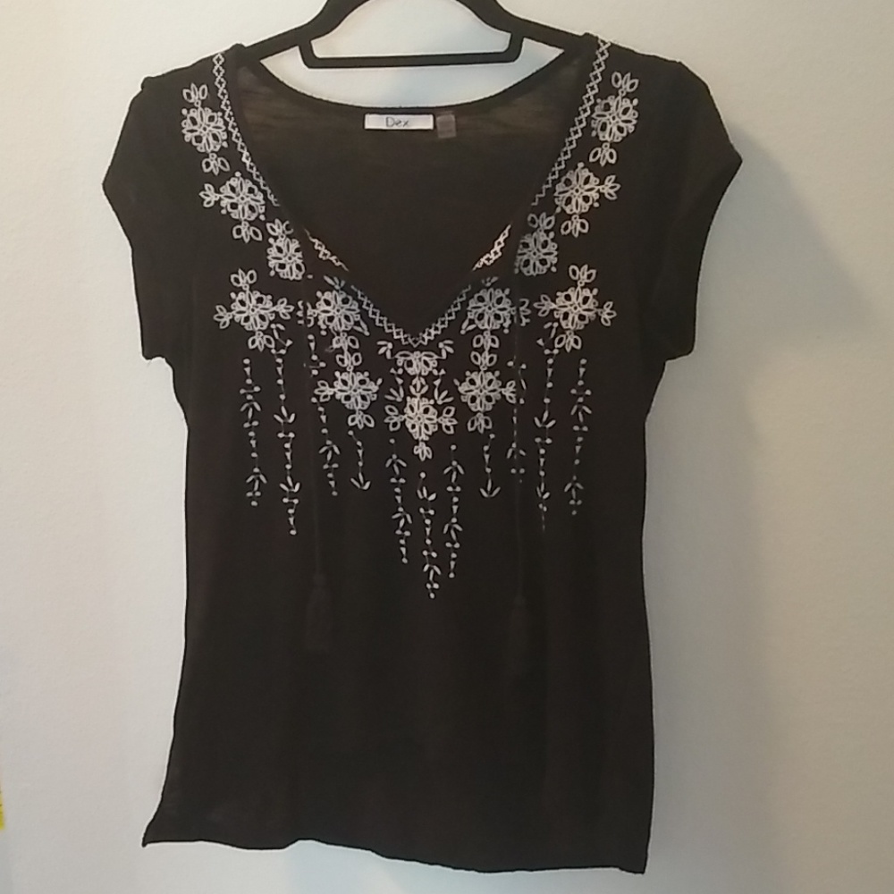 Dex - embroidered top